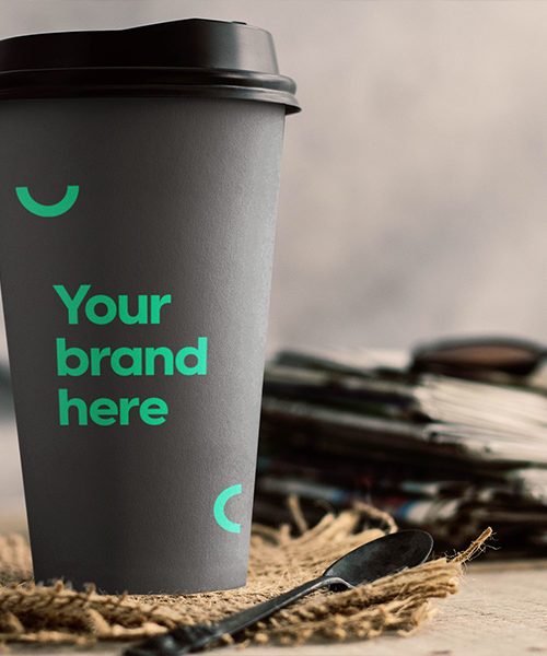 En svart termosmugg med texten "brand merch made easy"